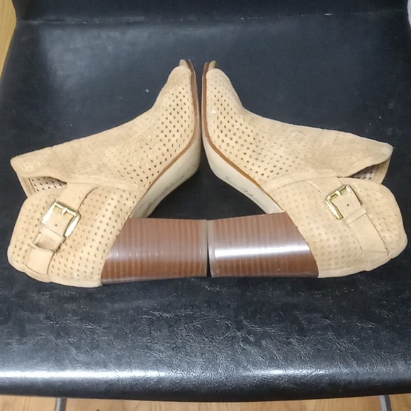 Sam Edelman size 6, Tan Suede peep toe with 3 1/2" block heels - Picture 2 of 6